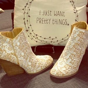 Lacey bootie